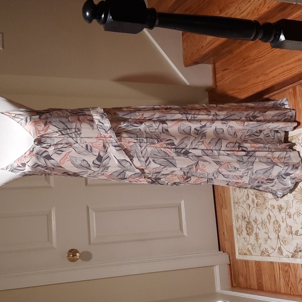 Essue Floral Leaf Print Maxi Dress